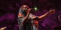 La cantante Aziza Brahim, conocida como La voz del Sáhara, presenta en Condeduque su proyecto 'Nomadablues'