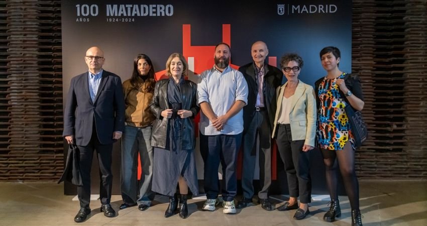 Foto de familia de la presentación de la programación del centenario de Matadero Madrid